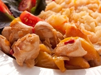 Курица с айвой и картофельно-морковным пюре