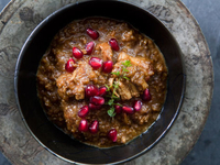 Курица в орехово-гранатовом соусе