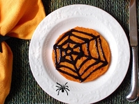 Рецепт на Хэллоуин: Тыквенные оладьи Паутинка