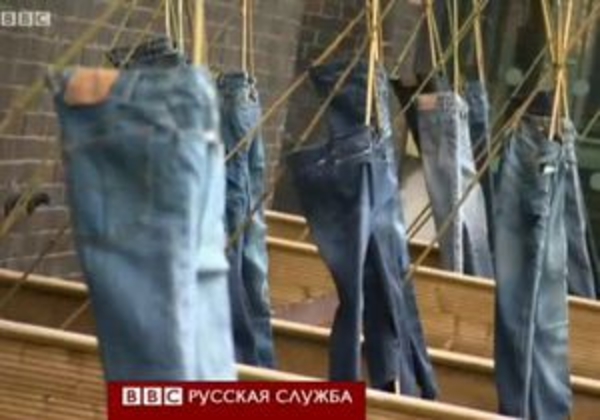 Британские дизайнеры создали джинсы, которые очищают воздух