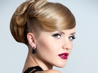 Модный осенний макияж со стрелками на глазах