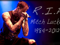 Вокалист Suicide Silence погиб в автокатастрофе