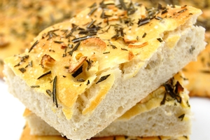 Как приготовить фокаччу с розмарином (ВИДЕО)