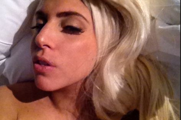 twitter.com/i/#!/ladygaga