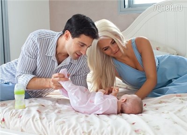 Актер Антон Макарский впервые показал ребенка