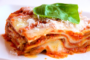 Как приготовить лазанью с соусом болоньезе (ВИДЕО)