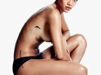Рианна сняла нижнее белье ради съемки в журнале GQ