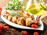 Фаршированные кальмары c томатным соусом