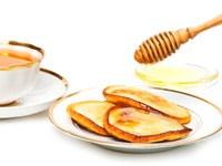 Дрожжевые оладьи с медом