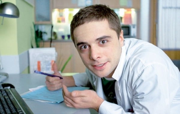 Интерны "отхватывают" от продюсеров за мобильники и загар