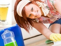 Уксус удалит пятна на одежде, мебели: 32 варианта использования