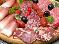 Как сделать красивую мясную нарезку на Новый год