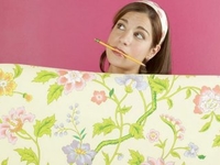 Подклеиваем обои аккуратно и ловко (ВИДЕО)