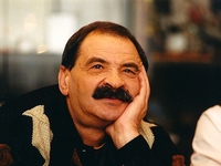 Последнее пристанище актера из Городка Ильи Олейникова (19 фото)