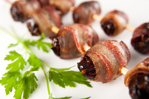 Как приготовить финики с беконом (ВИДЕО)