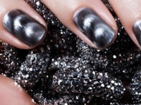 Необычный маникюр для необычной девушки