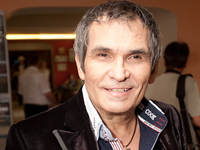 Золотой унитаз, биде и писсуар в квартире звездного продюсера (ФОТО)