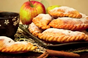 Как приготовить самосы с яблоками и грушами (ВИДЕО)