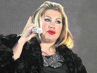 Ева Польна, которая поправилась, презентовала клип о любви