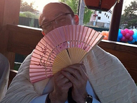 Мэр Харькова отличился: Фото Кернеса с женской атрибутикой и голой грудью