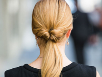 Модная прическа вывернутый хвост: мастер-класс