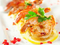 Новогодние рецепты: Жареные креветки с лимоном