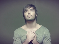 Козловский представил вторую версию клипа на ремикс песни Сияние