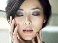 Оттенки металлик в макияже и маникюре: Тренд 2013