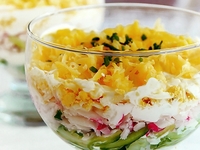 Салат из огурцов с тертым сыром