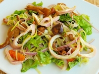 Салат из кальмаров с опятами