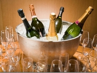 Новый год: Как украсить бутылку шампанского