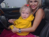 Катя Бужинская показала фотографию дочки