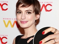 День святого Валентина: 5 вариантов красного маникюра от звезд