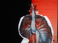 Фотогалерея: Танцы на подиуме. Панки и кабаре на Paris Fashion Week