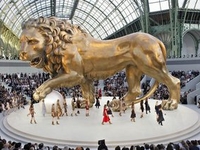 Paris Fashion Week: Карл Лагерфельд увидел свою новую коллекцию в кошмаре