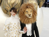 Фотогалерея: Король лев. Haute Couture осень-зима 2011