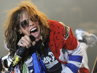 Фронтмэн Aerosmith Стивен Тайлер расторг помолвку