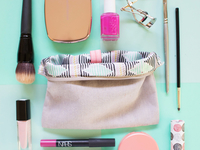 Как организовать косметичку: четыре правила