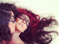 Наташа Королева устроила лесбийские игры на глазах у мужа