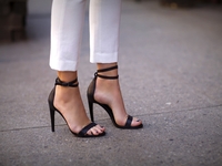 Как ходить на высоких каблуках: шесть полезных советов