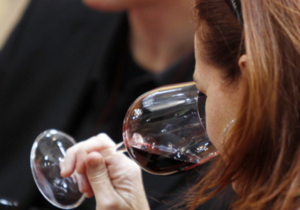 Ученые: Замужные дамы пьют больше, чем до брака