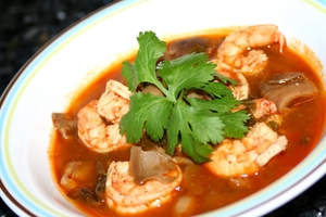 Как приготовить суп с креветками (ВИДЕО)