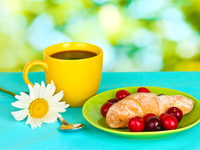 Рогалики с вишней