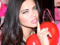 Макияж ко Дню святого Валентина в стиле Адрианы Лимы