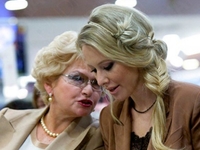 Мама Ксении Собчак рассказала о беременности и свадьбе дочери