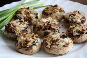 Как приготовить фаршированные шампиньоны с рисом (ВИДЕО)