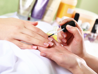 Опасности, которые таит в себе салонный маникюр