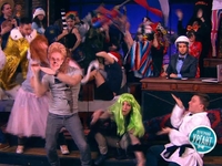 Иван Ургант устроил массовый Harlem Shake во время эфира своего шоу