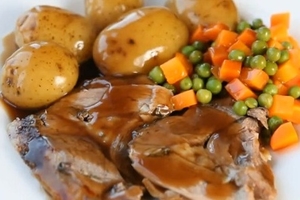 Как приготовить запеченную баранью ногу (ВИДЕО)