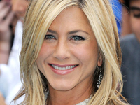 Модные стрижки для средней длины волос 2013